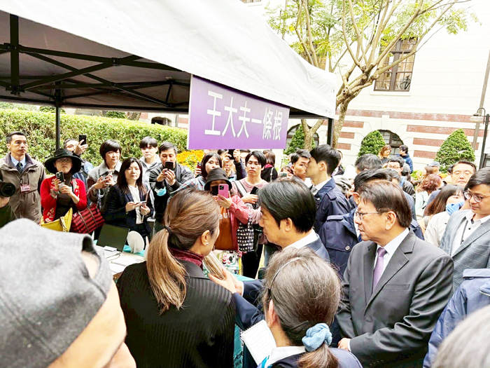 「王大夫一條根」產品在總統府參展。（業者提供）