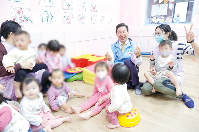 金門縣政府自今年起，將同步推動生育補助加碼新臺幣3萬元及提升公共托育量能等兩大重點政策。（社會處提供）