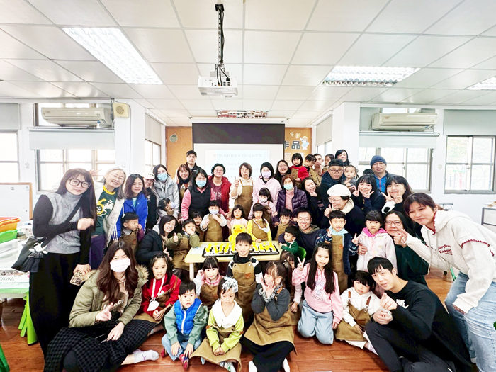 柏村國小附設幼兒園「傾聽孩子的聲音＆親子烘焙樂」親子活動。（柏村國小提供）