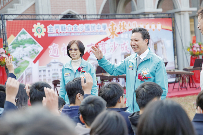 金沙國中「東棟大樓重建工程」昨日舉辦落成典禮。（薛子軒攝）