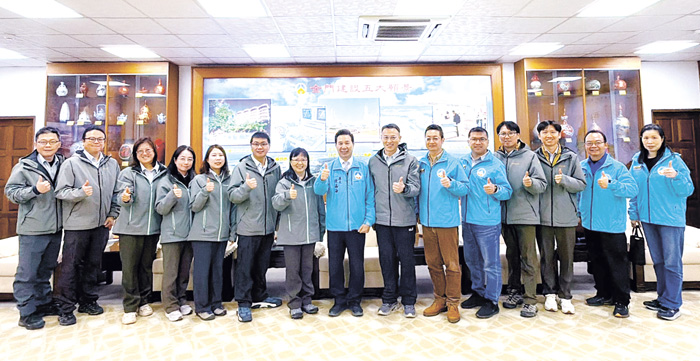 金門國家公園管理處新任處長黃子娟率領管理處主管同仁，拜會縣長陳福海，雙方就環境治理與永續發展方向進行交流。（李映蓉攝）