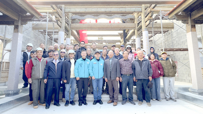 文化局委由臺灣師範大學辦理「島嶼博物館的動態文化體驗：家廟上樑儀式保存技術傳習」。（文化局提供）