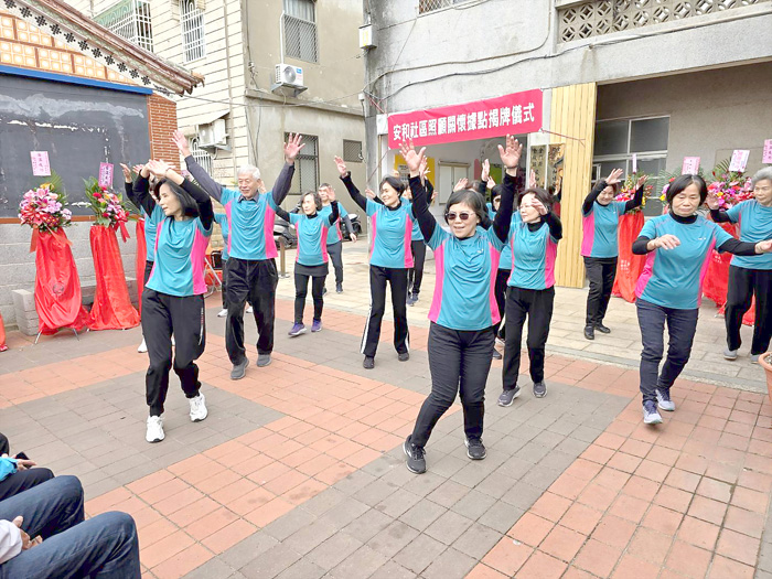 社區律動班成果展示。（許峻魁攝）
