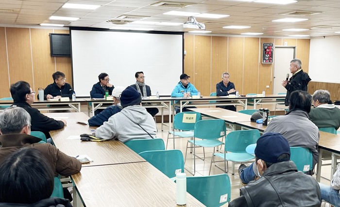 古墓徵集與工作說明會由文化局局長陳榮昌主持，多位鄉親提出建言。（陳麗妤攝）