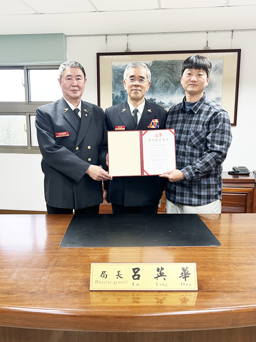 局長呂英華（中）宣示安全衛生目標。
（消防局提供）