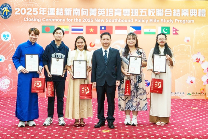 金門大學參與外交部「2025年連結新南向菁英培育專班五校聯合結業典禮」，績優學員受獎。（金大提供）