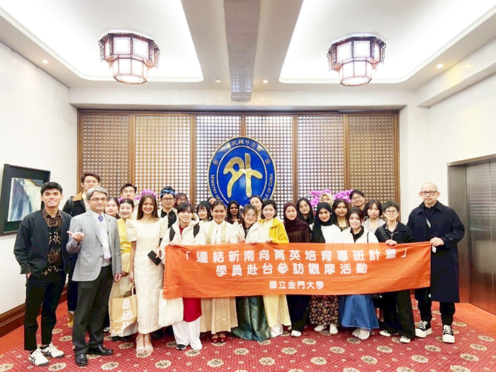 金大師生合影。（金大提供）