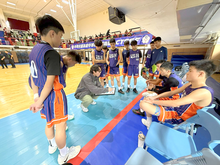 沙中男籃赴台征戰「114學年度國中籃球聯賽乙級北區複賽」，在C組預賽連下兩城，以分組第1晉級第二階段，可惜1月28日不敵新北中正國中無緣八強。（金沙國中提供）