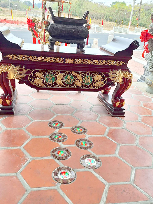 春節腳踩七星燈祈平安，后沙鎮南宮將湧人潮。（蔡麗玉攝）