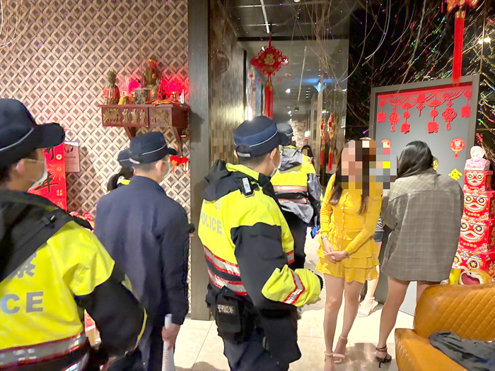 「霹靂肅清專案」針對治安顧慮場所擴大臨檢。（縣警局提供）