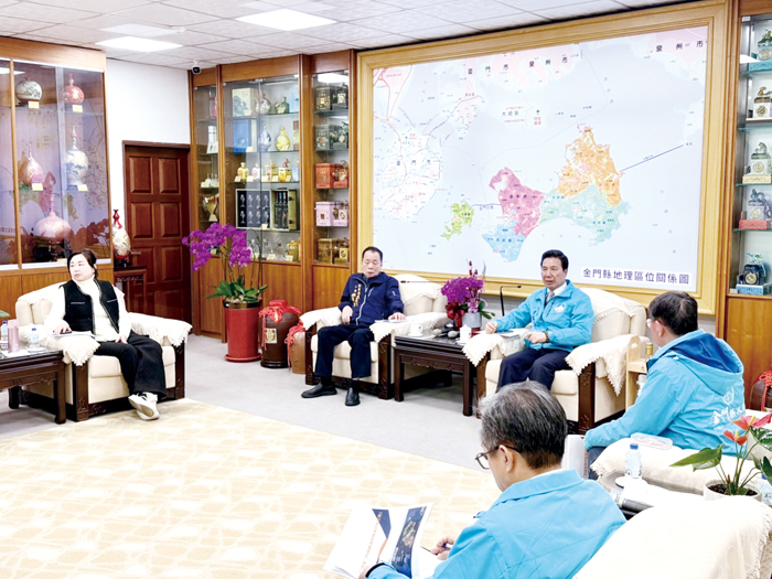 烈嶼鄉所會向縣府說明西海岸景觀營造規劃方向，並與相關單位進行交流。（李映蓉攝）