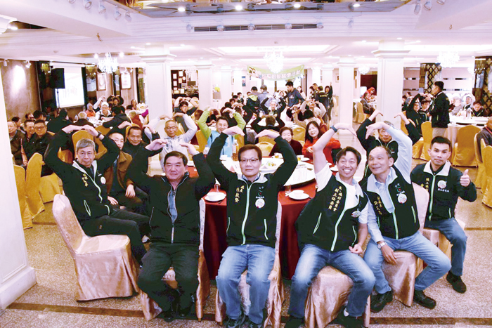 台電塔山發電廠舉辦「銀髮關懷－圍爐活動」，招待電廠鄰近社區長者。（塔山發電廠提供）