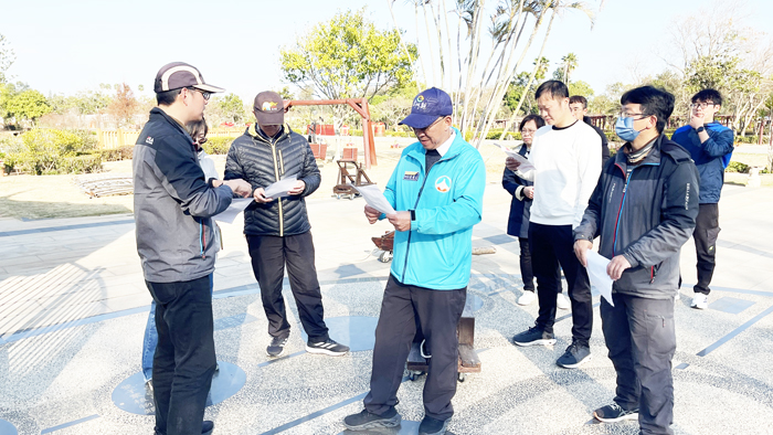 秘書長張瑞心昨率隊依序走訪各所聆聽迎春農業展簡報，了解準備進度，並現勘各項設施。（陳麗妤攝）