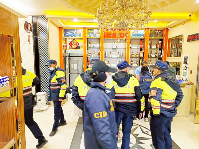 年關將近，維護地區治安，警方展開擴大臨檢。（金城分局提供）