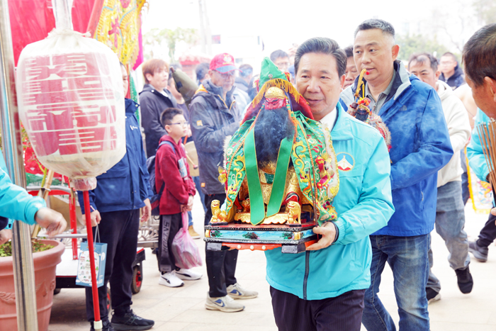 縣長陳福海表示，新春走入廟宇，祈福祝禱，是對傳統的尊重與對土地的感恩。
（蔡麗玉攝）