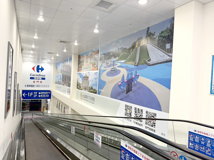 縣府於地區民間企業家樂福設置巨幅廣告，促進觀光。（觀光處提供）