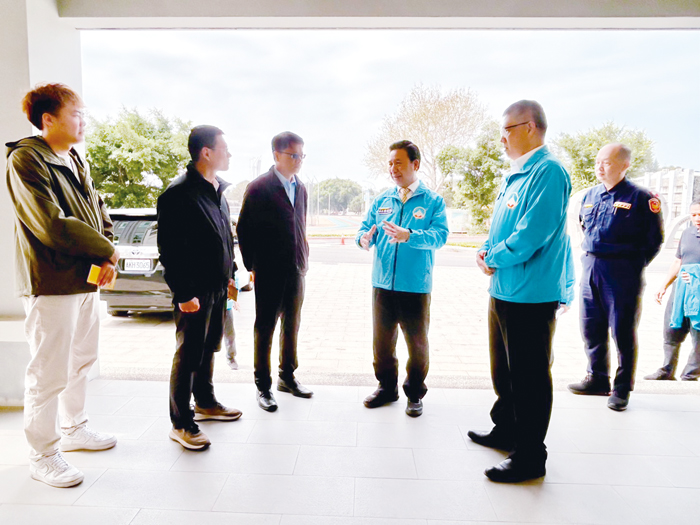 年節過後慰勉警政團隊，縣長陳福海走訪基層關心廳舍與勤務環境。（縣府提供）
