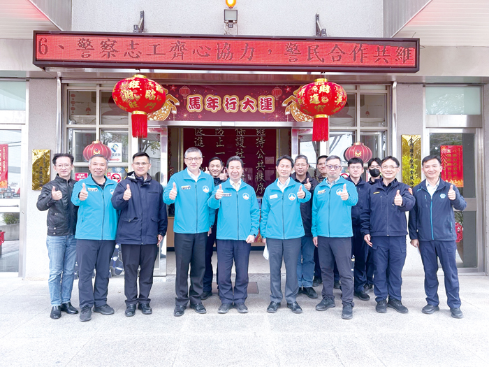 年節過後慰勉警政團隊，縣長陳福海走訪基層關心廳舍與勤務環境。（縣府提供）