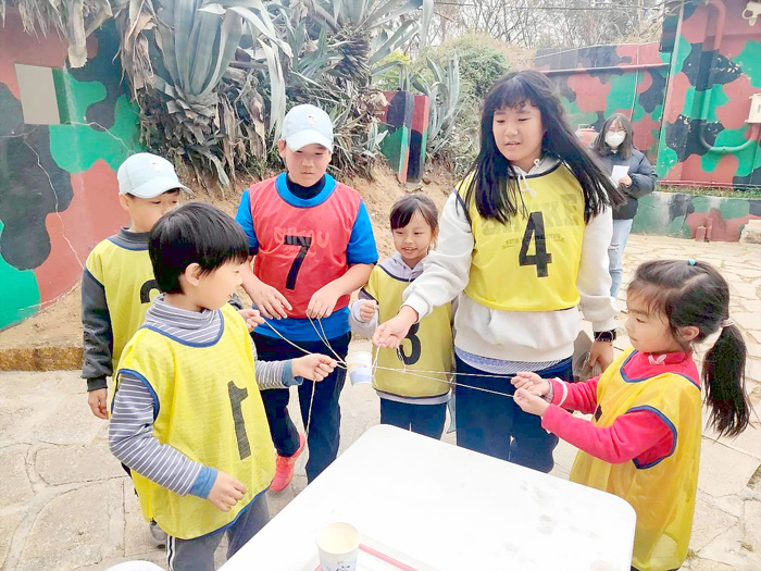 西口國小辦理冬季越野賽，跨域闖關與親子路跑展現活力。（西口國小提供）