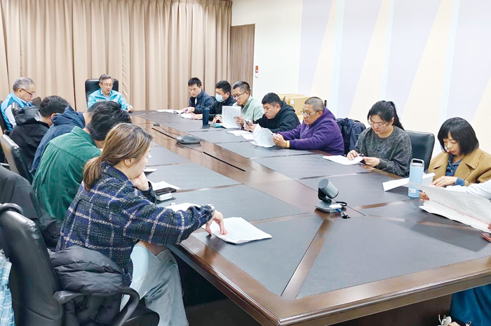 縣府邀集中央駐金單位及地方十多個機關召開「2026年金門縣觀光活動第二次研商會議」。（縣府提供）