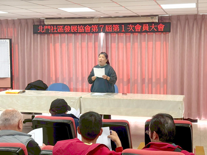 北門社區發展協會會員大會，由理事長林金英主持。（北門社區提供）