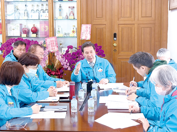 縣長陳福海主持重點工程進度追蹤專案會議。（李映蓉攝）