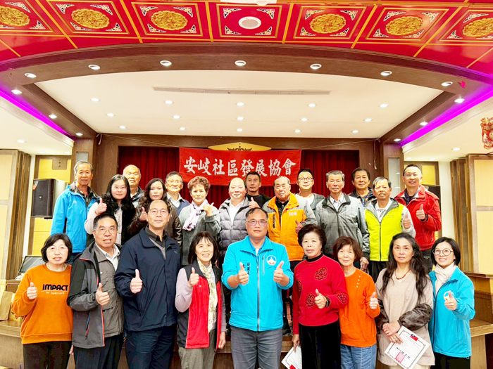 第七屆幹部與來賓合影。（安岐社區發展協會提供）