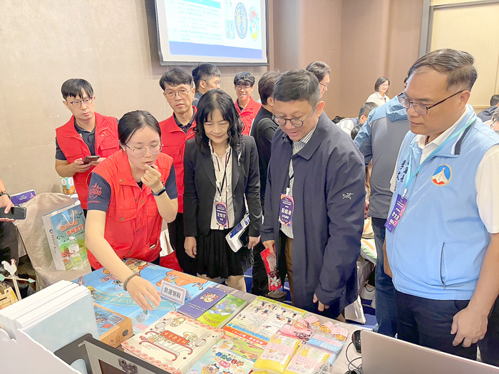 副縣長李文良陪同中央評核帶隊官參訪本縣災害防救成果。（消防局提供）