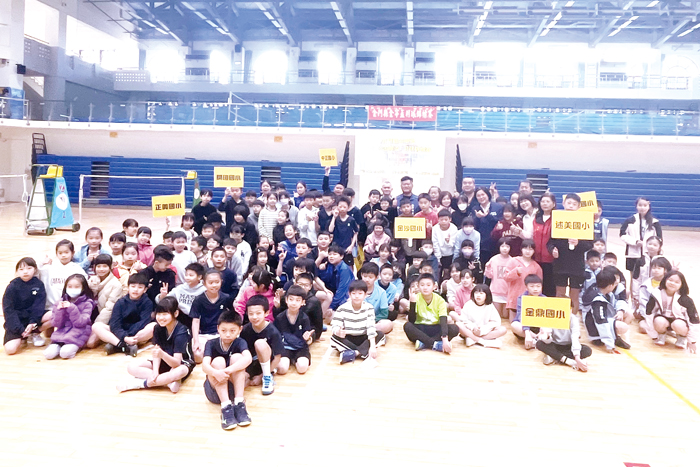 金寧盃羽球錦標賽在縣立體育館開打。（莊煥寧攝）