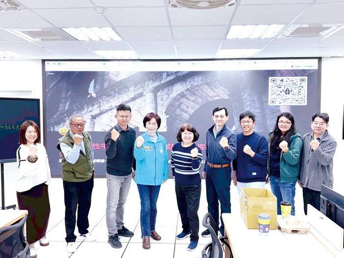 教育部國民教育中央輔導團「點燈計畫」在金門縣教網中心展開研習。（上岐國小提供）