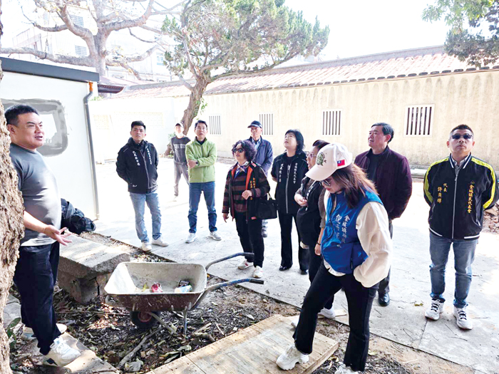 金城鎮民代表會安排下鄉考察，了解鎮務建設。（許峻魁攝）