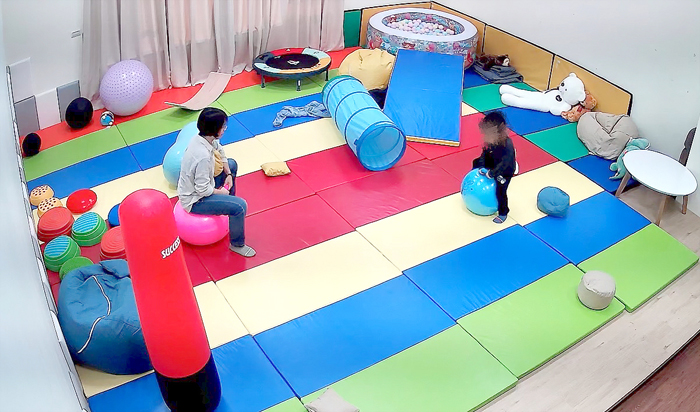 感官律動調節室提供孩子安心的空間。（家扶中心提供）