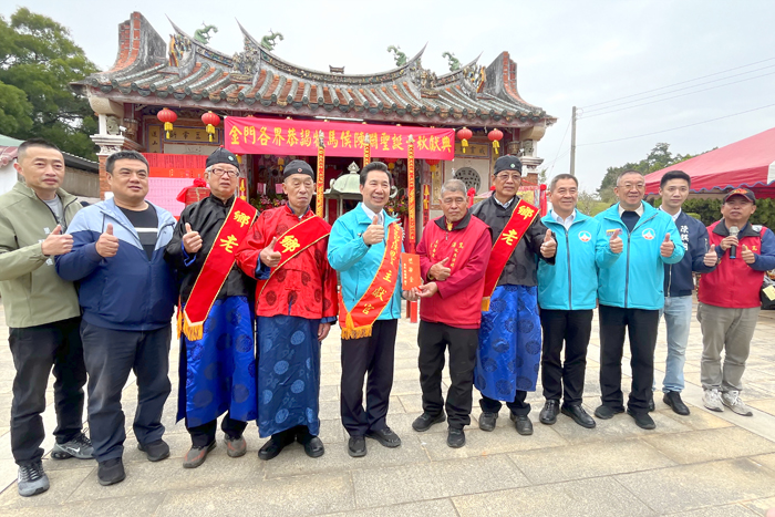 「開浯恩主」唐牧馬侯陳淵聖誕千秋，縣長陳福海率縣府主管前往拈香祝壽。（莊煥寧攝）