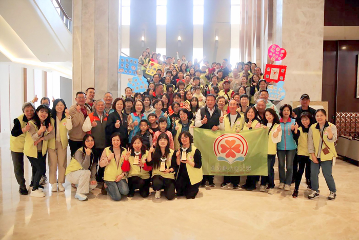金湖國小志工隊成立滿十周年，舉辦「愛與學習、感恩同行」慶祝活動。（金湖國小提供）