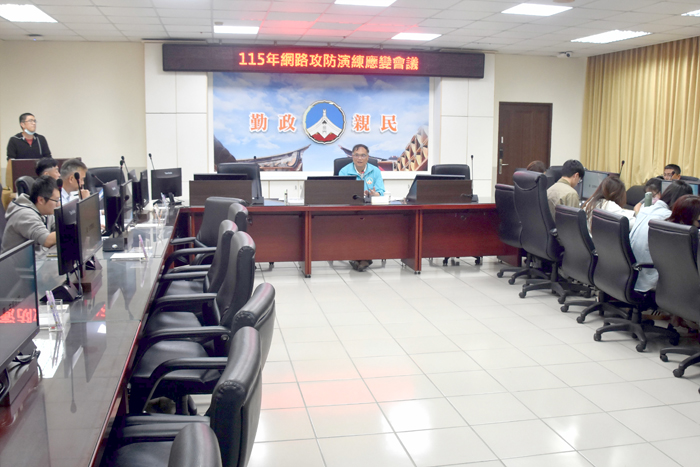 縣府召開「115年數位發展部網路攻防應變會議」，由副縣長李文良主持。（莊煥寧攝）