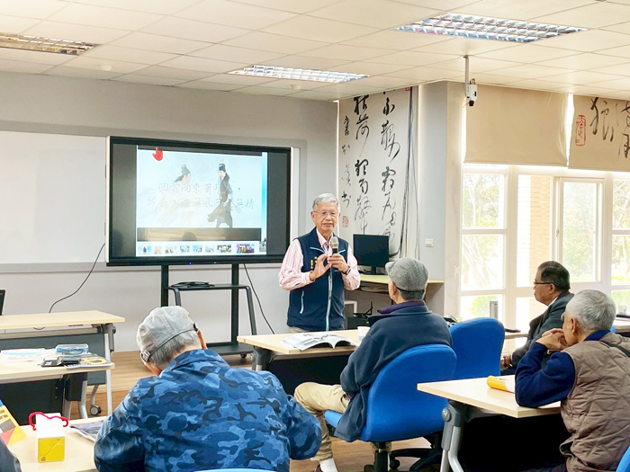 董事長陳龍安主持諮詢委員會。（胡璉文化藝術基金會提供）