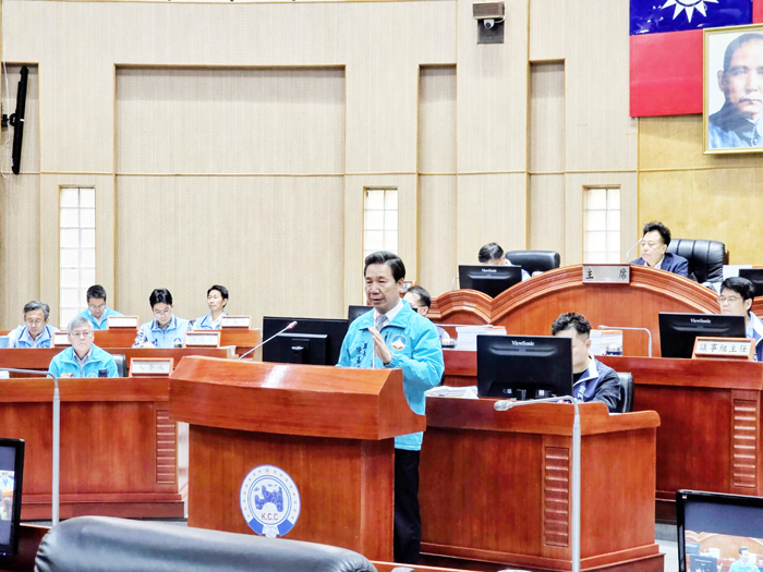 縣長陳福海昨日進行施政報告。（許峻魁攝）