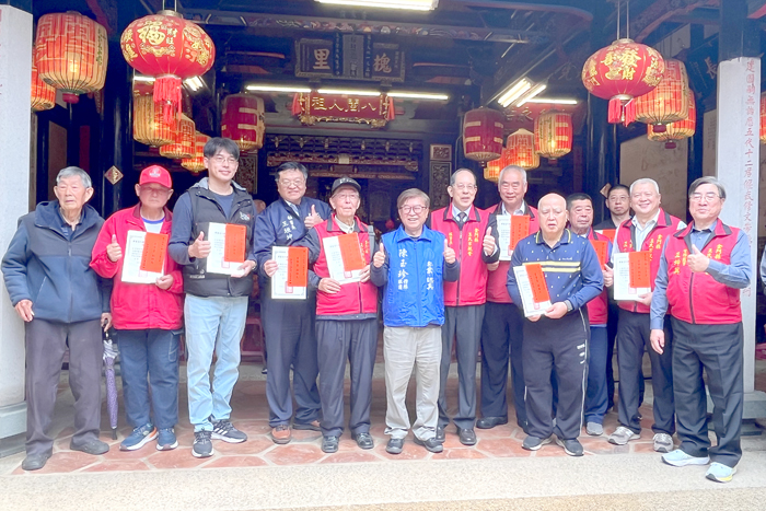 金門縣王氏宗親會舉行祭祖大典，並頒發感謝狀及「閩王祠公益基金會113學年度優秀子弟獎學金」。（莊煥寧攝）