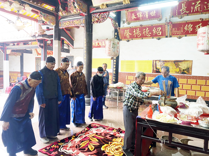 緬懷祖德，祈禱福蔭。（古寧頭李氏三世主房宗親會提供）