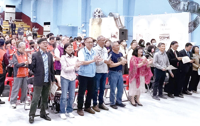 金門縣教會聯合復活節禮拜活動昨日在金沙戲院舉行，全縣各教會約300餘人參與。（陳麗妤攝）