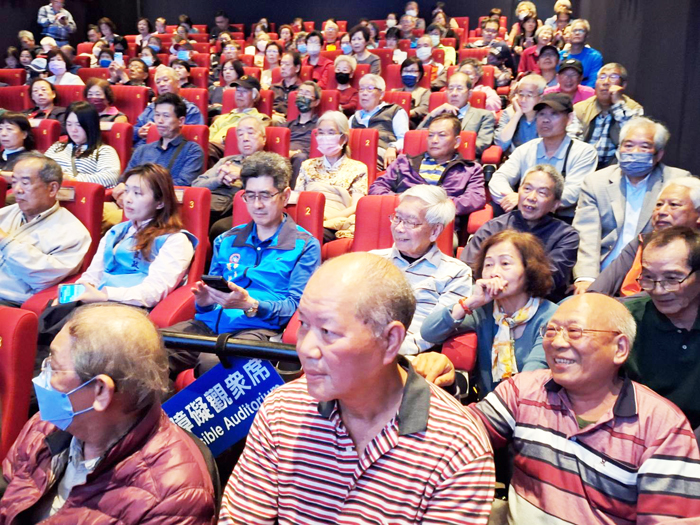 紀錄片《鏖戰金門和平》首映會觀影人潮爆滿。（蔡麗玉攝）