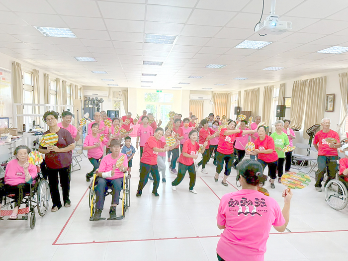 「長者健康促進動動班」課程已自8日起開課，歡迎長者踴躍報名參加。
（金門縣音律活化健康協會提供）