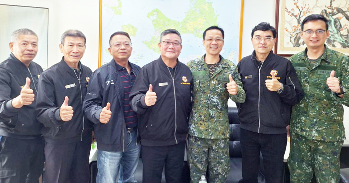 榮服處處長劉信義率副處長彭致和、總幹事李全順及相關承辦人員，前往金門縣後備服務中心進行拜會交流。
（榮服處提供）