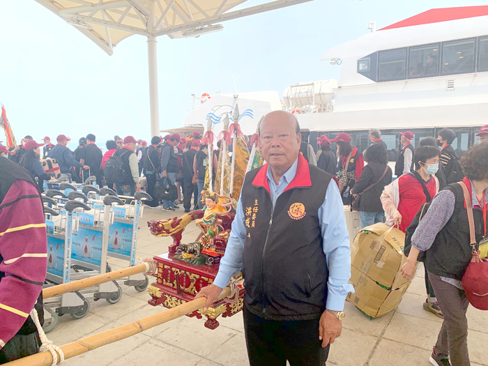 烈嶼保生大帝廟管理委員會主委洪成發率領進香團，護持神像前往廈門進香交流。
（烈嶼保生大帝廟管理委員會提供）