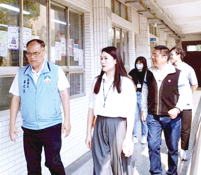 副縣長李文良視察金門縣國小資優鑑定。（中正國小提供）