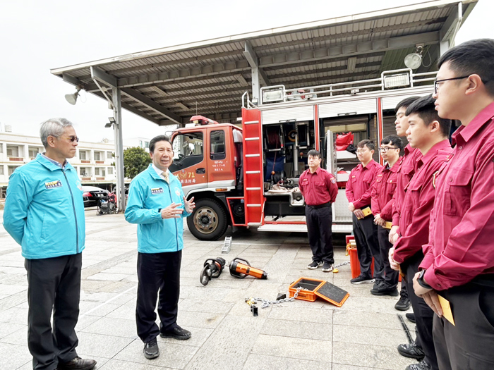 縣長陳福海關心金門縣消防弟兄的值勤安全。（消防局提供）