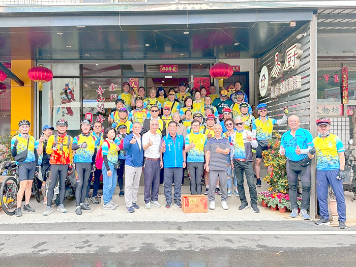 關聖帝君赤兔鐵馬車隊日前由理事長游同人率隊蒞臨金門。
（赤山關帝廟籌備處提供）