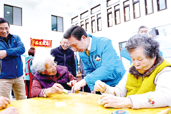 縣長陳福海關心各社區的發展運作。（縣府提供）