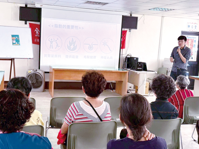 張博超醫師應邀分享三高預防。
（金湖鎮公所提供）