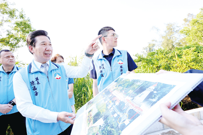 縣長陳福海關心金門的整體環境，強調整潔的金門。（縣府提供）